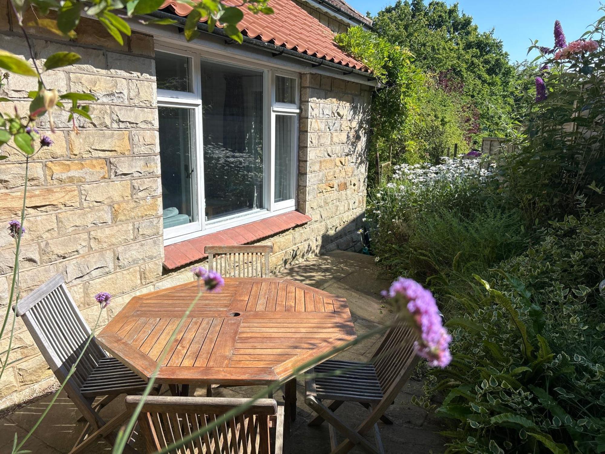 Burnbrae Villa Sleights Exterior photo